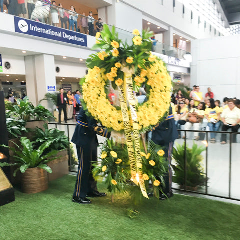 Circular wreath yellow gerberas and radost