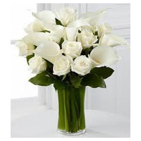 Vase of white roses with calla lily